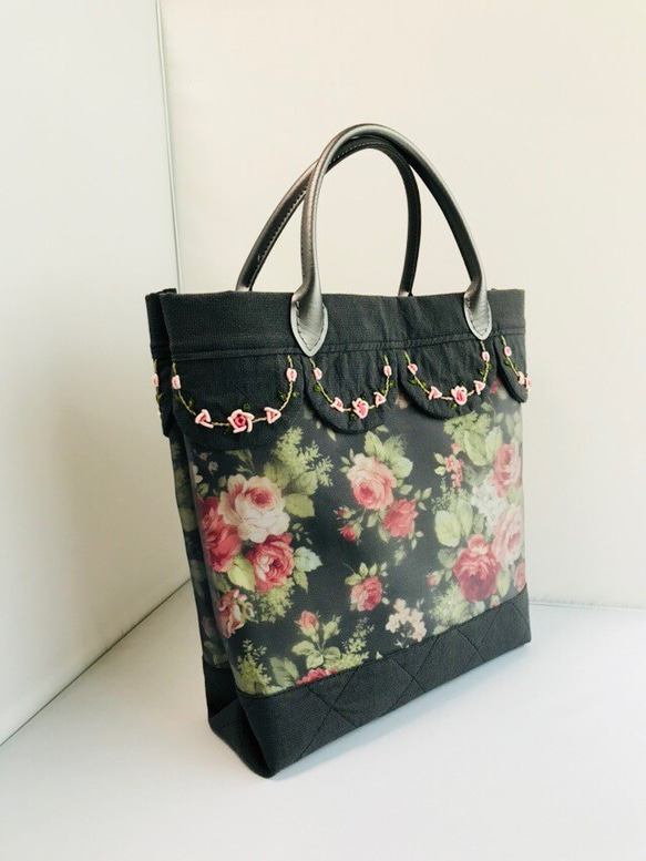 【人気再販】薔薇刺繡のチュールトートバッグ 2枚目の画像