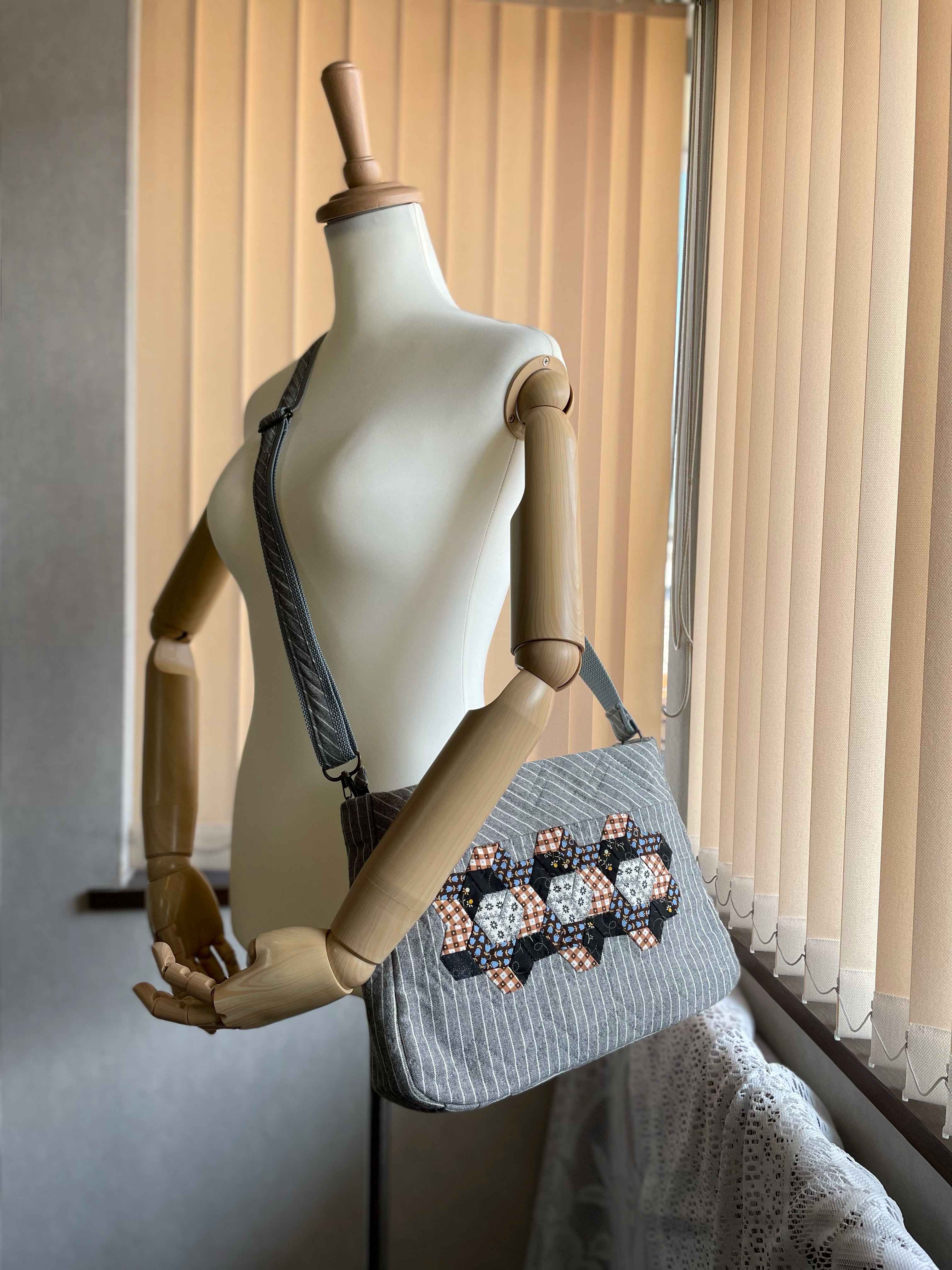 ヘキサゴンのショルダーバッグ