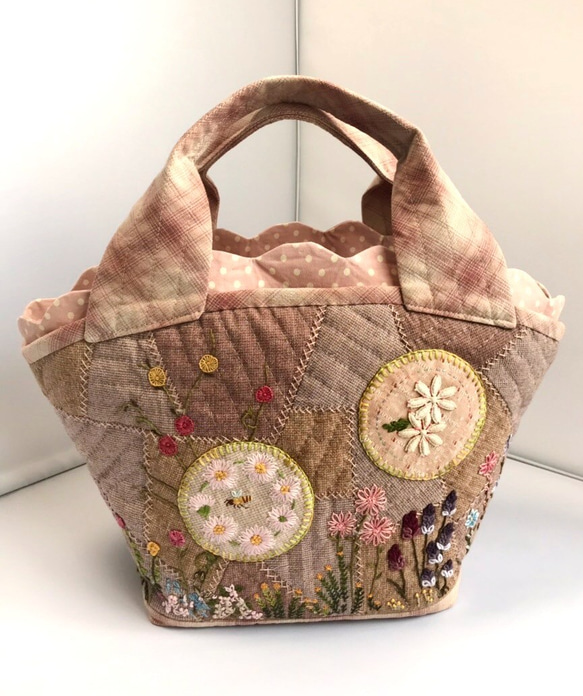 野の花刺繍のトートバッグ 2枚目の画像