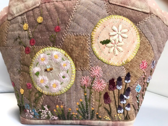 野の花刺繍のトートバッグ 3枚目の画像