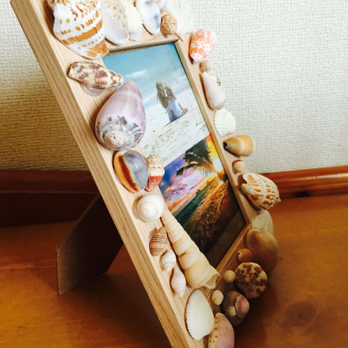 シェルフォトフレーム貝殻に彩られたフォトフレームで思い出の写真を
