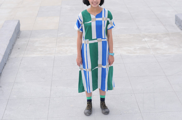 1983ER X 比肩-綠藍幾何日本薄棉料/弧形裙襬連袖洋裝 第6張的照片