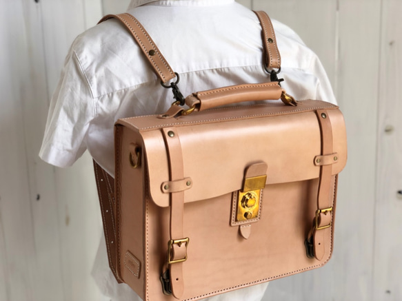 受注生産最短で3月中頃お届け】イタリア製時計式錠前 サッチェルバッグ