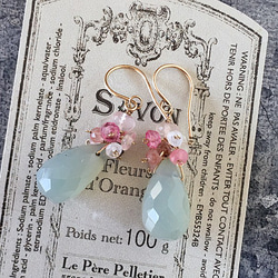 Petit Bouquet イヤリング　〜　淡いカルセドニーとピンクの天然石　１４KGF 2枚目の画像