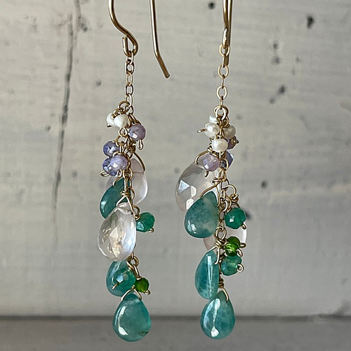 グランディディエライトとローズクォーツのタッセルピアス 14KGF