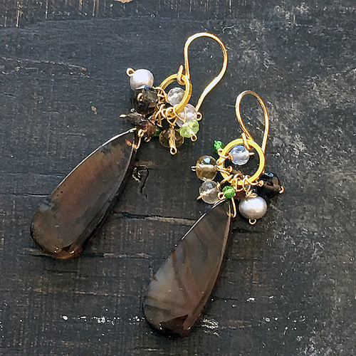 モンタナアゲートのロングブリオレットと秋色天然石のピアス  