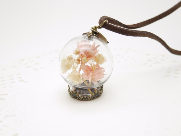 新鮮なピンクの花ドライフラワーのMNII○○○ガラス玉のネックレス 2枚目の画像