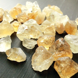 【4個】琥珀糖みたいな檸檬色の穴あき天然石シトリン(小) ラフロック原石 イエロー 黄水晶 11月の誕生石M-S33S 6枚目の画像