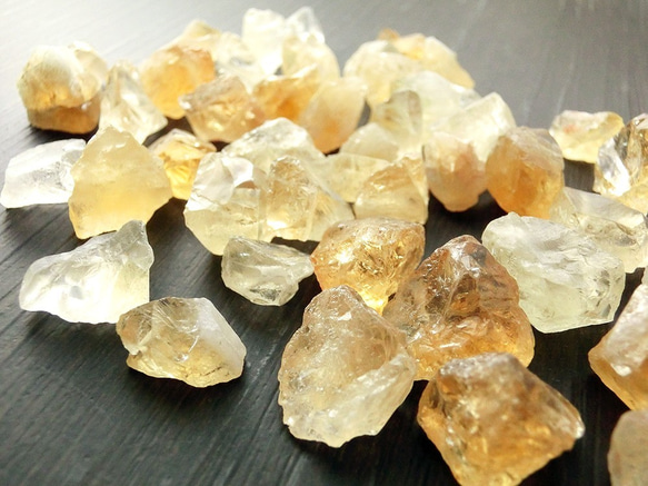 【4個】琥珀糖みたいな檸檬色の穴あき天然石シトリン(小) ラフロック原石 イエロー 黄水晶 11月の誕生石M-S33S 6枚目の画像
