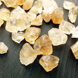 【4個】琥珀糖みたいな檸檬色の穴あき天然石シトリン(小) ラフロック原石 イエロー 黄水晶 11月の誕生石M-S33S 1枚目の画像