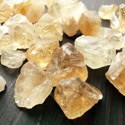 【4個】琥珀糖みたいな檸檬色の穴あき天然石シトリン(小) ラフロック原石 イエロー 黄水晶 11月の誕生石M-S33S 9枚目の画像