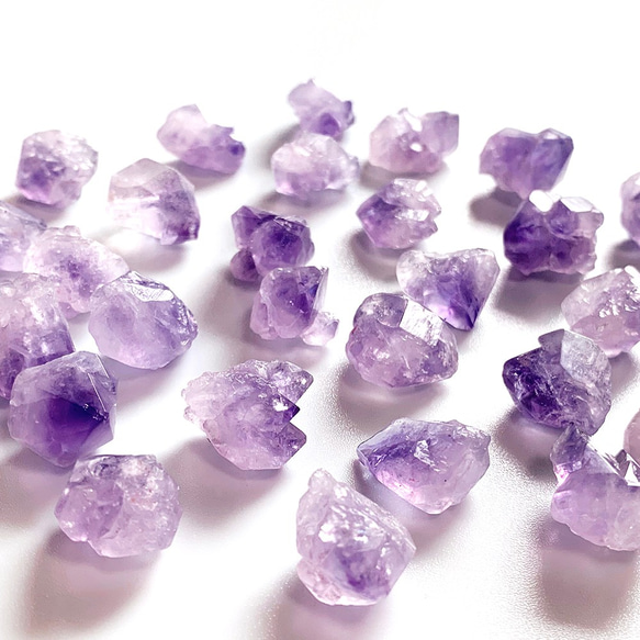 4個】琥珀糖みたいな藤紫色の穴あき天然石アメジスト(小) ラフロック