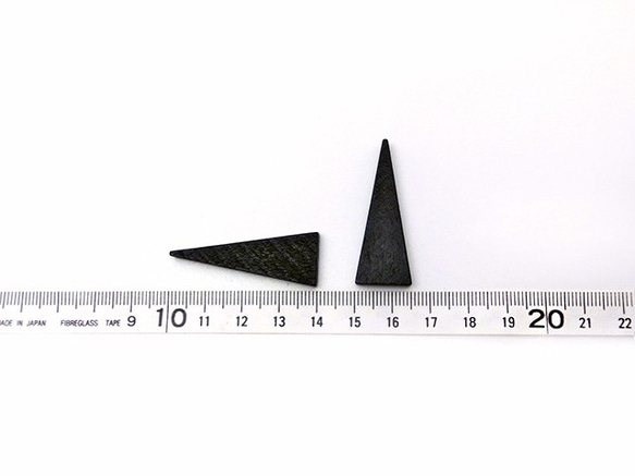 2個【ブラック】トライアングルのウッドパーツ 二等辺三角形 天然素材 ナチュラル素材 木 モノトーン 黒 040BK 3枚目の画像