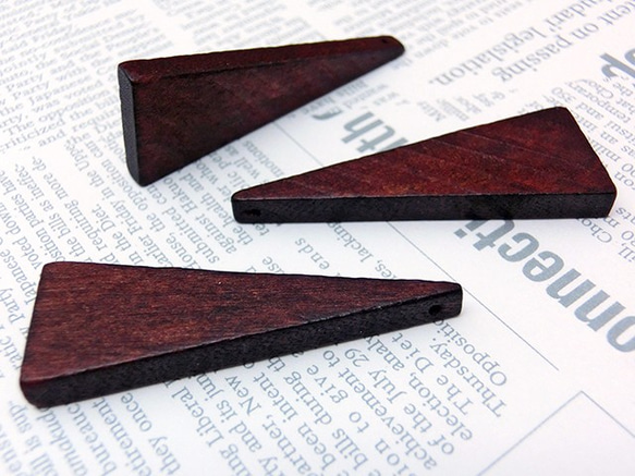 2個【ブラウン】トライアングルのウッドパーツ 二等辺三角形 デコパーツ 天然素材 ナチュラル素材 木 茶色 040BN 3枚目の画像