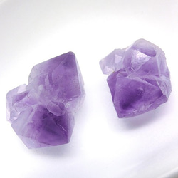 【4個】琥珀糖みたいな藤紫色の穴あき天然石アメジスト(中大) ラフロック パープル 紫水晶 ラベンダー 原石 M-S33 1枚目の画像