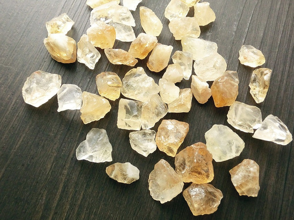 【4個】琥珀糖みたいな檸檬色の穴あき天然石シトリン(中大) ラフロック原石 イエロー 黄水晶 11月の誕生石M-S33S 2枚目の画像