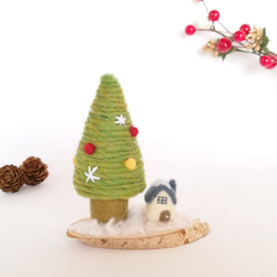 【受注制作】クリスマスツリー＆青い屋根の小さいお家☆羊毛フェルト 1枚目の画像