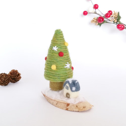 【受注制作】クリスマスツリー＆青い屋根の小さいお家☆羊毛フェルト 2枚目の画像