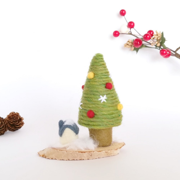 【受注制作】クリスマスツリー＆青い屋根の小さいお家☆羊毛フェルト 3枚目の画像