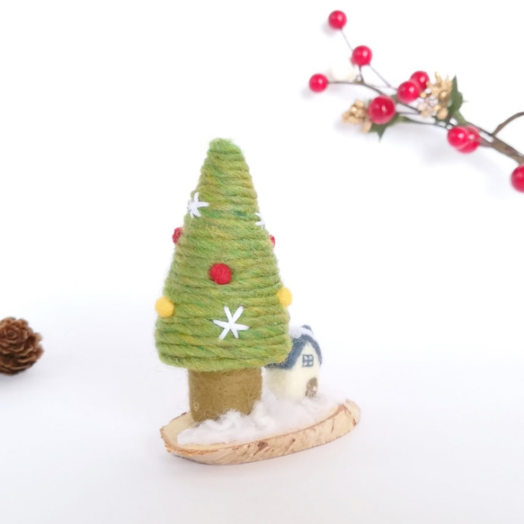 【受注制作】クリスマスツリー＆青い屋根の小さいお家☆羊毛フェルト 4枚目の画像