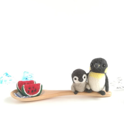 【受注制作】ペンギン親子＆スイカ（スプーンシリーズ＊大)☆羊毛フェルト 1枚目の画像