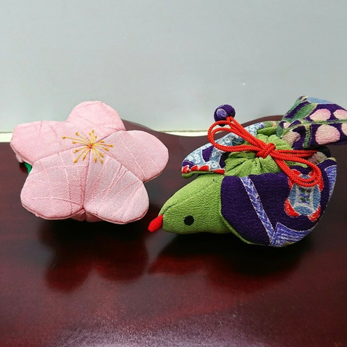 梅とウグイス 江戸古布、本絹ちりめん細工 ぬいぐるみ 夢さき 通販