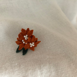 お花刺繍の片耳ピアス 3枚目の画像