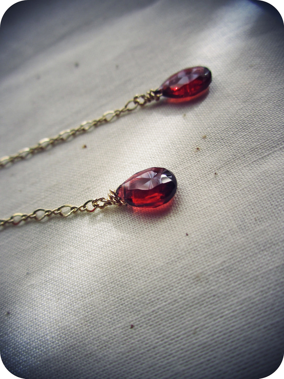 Mozambique Garnet Chain Link Pierce. 第2張的照片