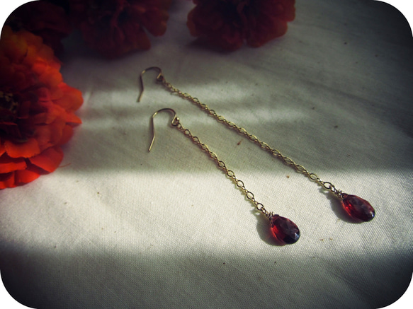 Mozambique Garnet Chain Link Pierce. 第3張的照片