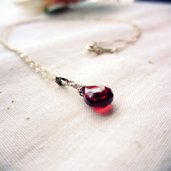 K10 M.Garnet Charm Pendant. 第5張的照片