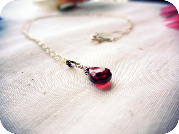 K10 M.Garnet Charm Pendant. 第5張的照片