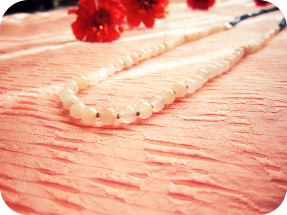 Bicolor Long Necklace. 2枚目の画像