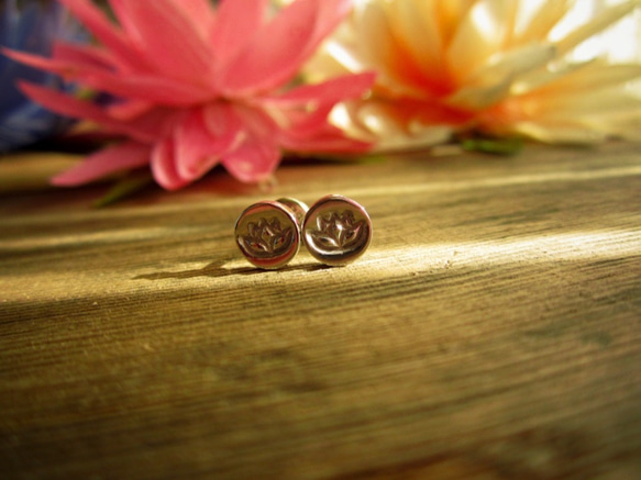 Silver Studs Pierce ~ Lotus ~ 第3張的照片