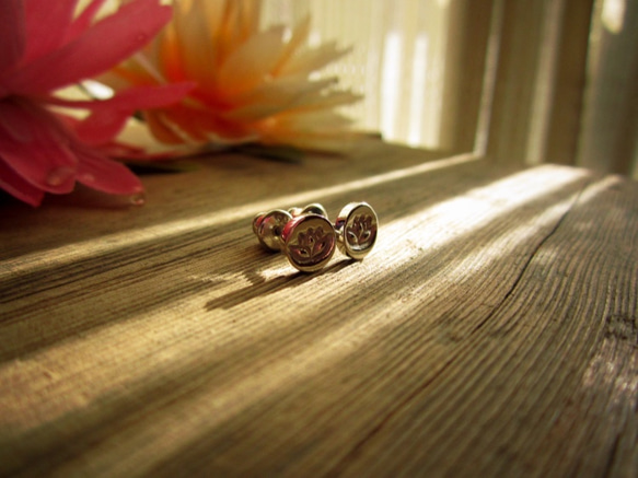 Silver Studs Pierce ~ Lotus ~ 第4張的照片