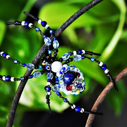 【ラッピング無料】蜘蛛　ブルー　手刺繡ブローチ 7枚目の画像