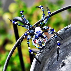【ラッピング無料】蜘蛛　ブルー　手刺繡ブローチ 9枚目の画像