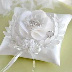 【ゼグシィ掲載】月桂樹　シルクの大輪の白い花　オートクチュール刺繡リングピロー 9枚目の画像