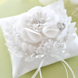 【ゼグシィ掲載】月桂樹　シルクの大輪の白い花　オートクチュール刺繡リングピロー 12枚目の画像