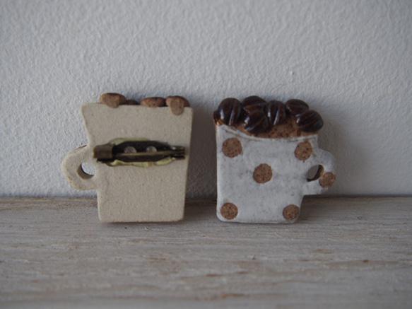 ブローチ　コーヒー豆とドットマグ 6枚目の画像