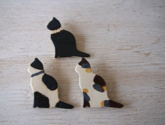 ブローチ お座り猫シルエット 1 ブローチ studio claynote 通販 685678