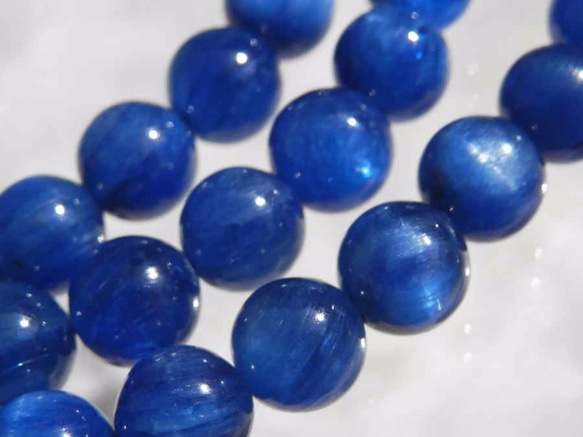 天然石　ロイヤルブルー　カイヤナイト  1粒 約8ｍｍ 1枚目の画像