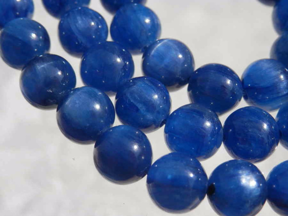 天然石　ロイヤルブルー　カイヤナイト  1粒 約8ｍｍ 2枚目の画像