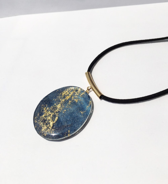 藍染めデニムのネックレス（ＲＮ-4）ブルー×金箔　青 1枚目の画像