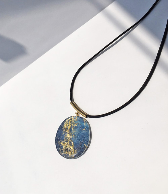 藍染めデニムのネックレス（ＲＮ-4）ブルー×金箔　青 2枚目の画像