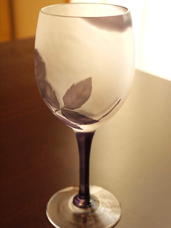 ワイングラス・バラ（紫） 2枚目の画像