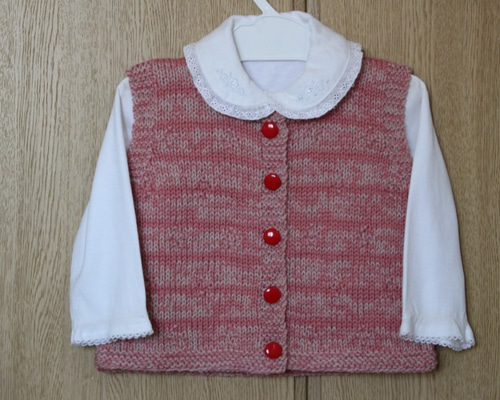 ハンドメイド　手編み　ベスト　レッド　ピンク ☆手編みのベビーベスト☆ピンク濃淡控え目なボーダー