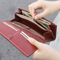 本革のシンプルな長財布 1枚目の画像