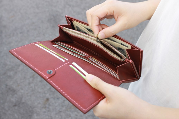 本革のシンプルな長財布 1枚目の画像