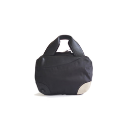 [Ishikoro Pochette / Black] 寬大的插片式手拿包，可2種使用，空間充裕！ 第4張的照片