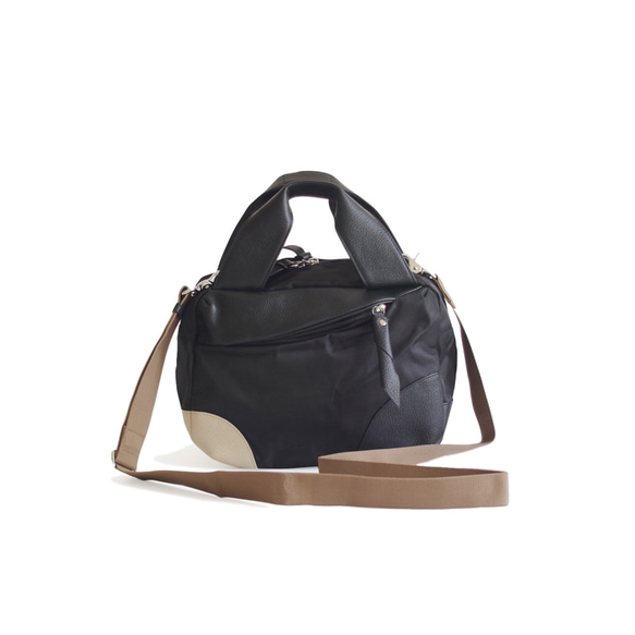 [Ishikoro Pochette / Black] 寬大的插片式手拿包，可2種使用，空間充裕！ 第7張的照片